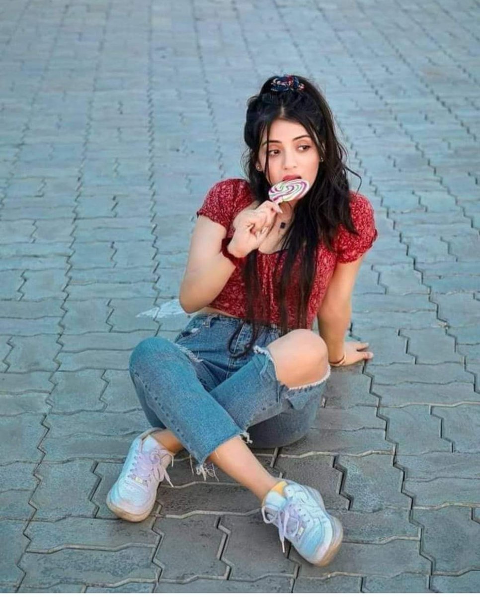 nauty_krish's tweet photo. #Ufffffffffff 😍😍😍

उसने ने कल मुझे पूछा ,🤔
तुम्हारा नाम हाथ पर लिखू या दिल पर 

तो मैं बोला प्यार ही करती हो तो, 
Property  के  Paper  पर लिखवा दो, 😝

तब से नजर ही नही आ रही 🤔 ,कम्मख्त 😏😏😕😕😠😠
लगता है, वसीयतनामा बनावाने गयी है परी, शायद पापा के पास 🙈
🙈🙈🙈🤣🤣🤣🤣🤣 https://t.co/6EFy6NXcej