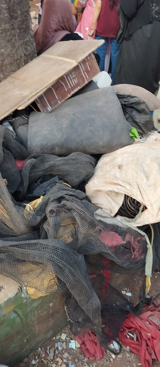 mumbra_nazim's tweet photo. @TMCaTweetAway Urgent! Mumbra's garden needs help! Waste covers seating, hawkers encroach, and kids have no walking space. @MunicipalMumbraCity, please act now for a cleaner, safer garden! #MumbraGarden #CleanUpNeeded"
Add - Mumbra - Shimla park https://t.co/YqiXCTVPd6