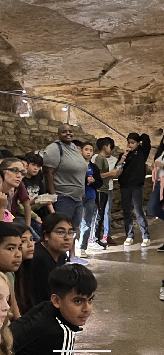 ⁦<a href="/KoenneckeES/">Koennecke Elementary</a>⁩ 5th grade team wasn’t going to leave our beloved bus drivers behind 🖤💛 ⁦<a href="/SeguinISD/">Seguin ISD</a>⁩