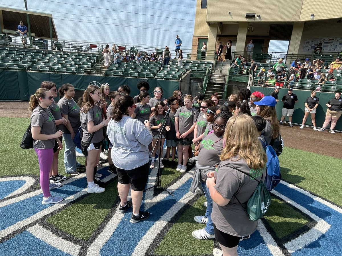 MrsDunneback's tweet photo. Beautiful day for a Thunderbolts field trip with Central’s 6th grade and choir! #BeEvergreen https://t.co/o6HKFfKLVJ