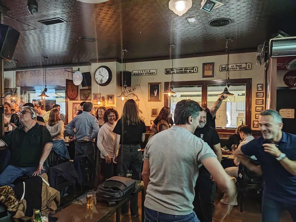 Fran_Jareno's tweet image. Empezando el segundo día del festival @pintofscienceES #Pint23ES #Pint23ALB con @JuanCarlos_EF hablando sobre actividad física y neurociencia
¡Nos está haciendo movernos!
@UCLMdivulga @ana__escribano @najera2000 @ivarea @CEstefaniaC @CarmenM_Leon @Fran_Jareno