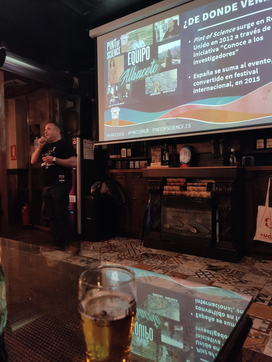 Fran_Jareno's tweet image. Empezando el segundo día del festival @pintofscienceES #Pint23ES #Pint23ALB con @JuanCarlos_EF hablando sobre actividad física y neurociencia
¡Nos está haciendo movernos!
@UCLMdivulga @ana__escribano @najera2000 @ivarea @CEstefaniaC @CarmenM_Leon @Fran_Jareno