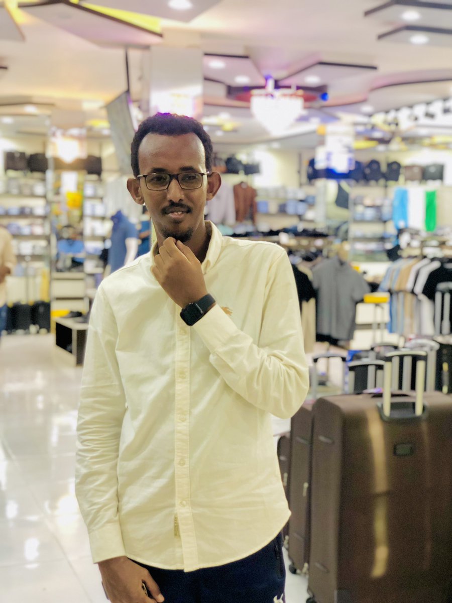 IsmailA97901859's tweet photo. قد يعشق المرءُ من لامالَ في يده 
ويكره القلبُ من في كفّه الذهبُ

ما قـيمة الناس إلا في مبادئهم 
لا المال يبقى ولا الألقاب والرتبُ https://t.co/4dr6IfdfCK