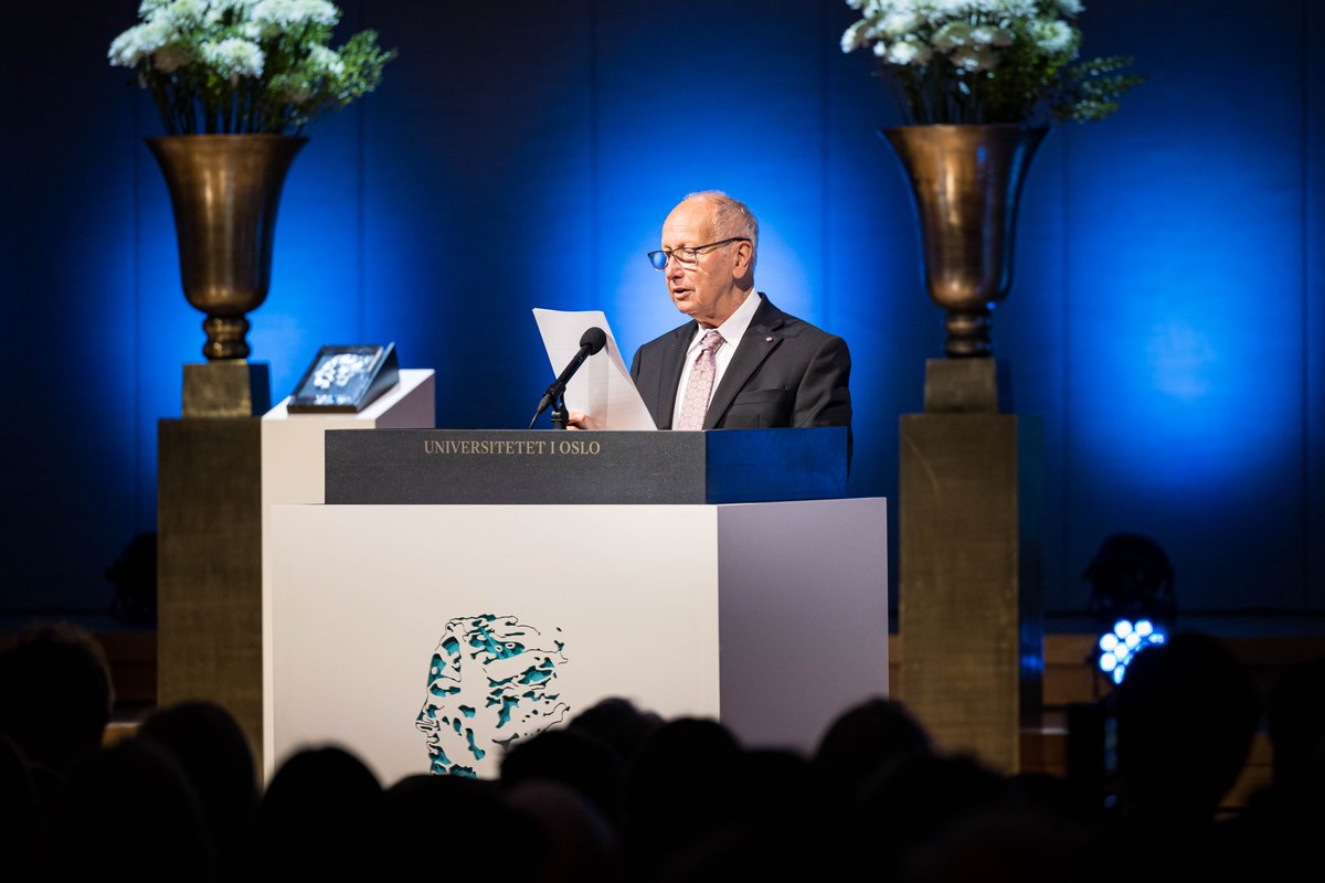 'Estuve inspirado por la elegancia de las matemáticas y su capacidad para resolver problemas, con el poder de transformar el mundo como lenguaje universal que son'.

🇦🇷 El Dr. Luis Caffarelli fue galardonado con el #AbelPrize. Conocé todos los detalles en: argentina.gob.ar/noticias/el-ar…