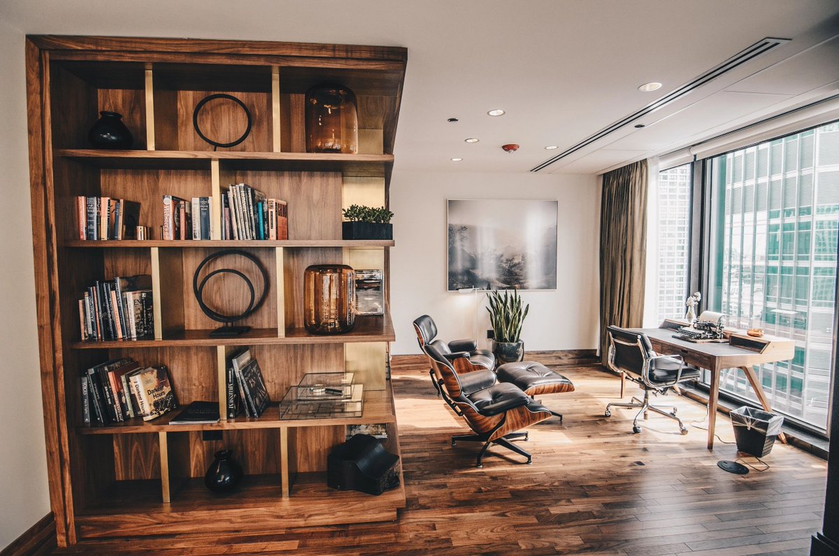 LucyJohnsonID's tweet photo. Looking to revamp your home office or workspace? Our interior design experts can help you create a functional and stylish workspace that inspires creativity and productivity. #workspace #interiordesign #homeoffice #LJInteriorDesign https://t.co/IWw11p4PaA