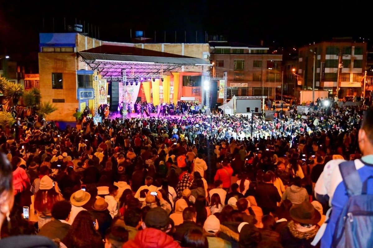 Boyacá tan generosa culturalmente siempre . Con el joropo atenta , querendona y expresiva por demás !
Paipa - Mil  gracias por su aprecio !
