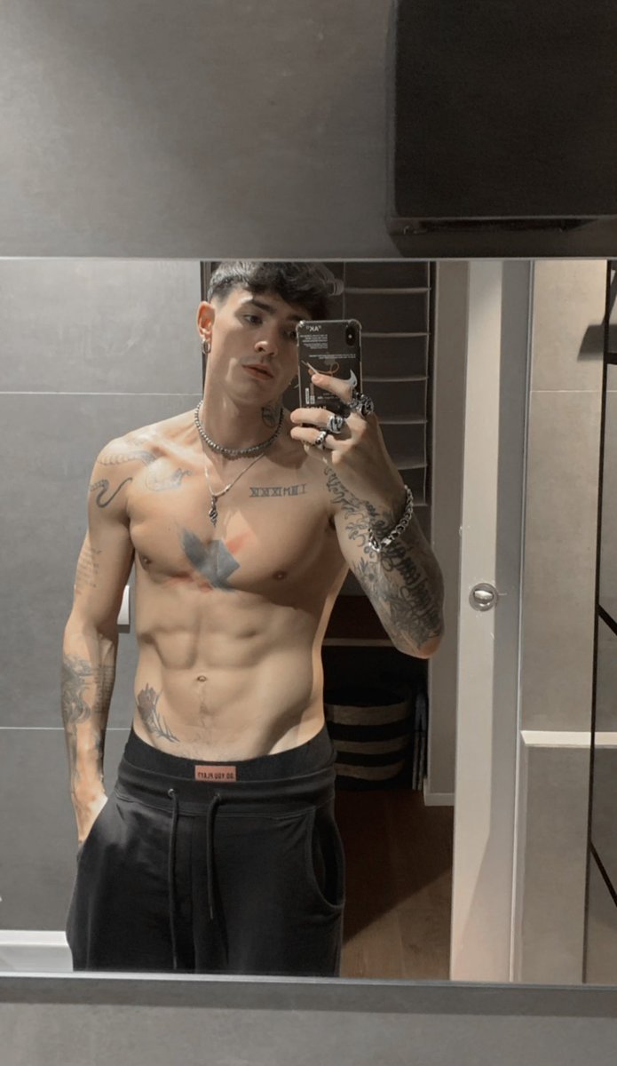 ㅤ ㅤ

 ㅤ ㅤ 𝗡͟𝗘͟𝗪͟ 𝗦͟𝗧͟𝗢͟𝗥͟𝗬͟:
 ㅤ ㅤ 𝟥𝟤𝗌 𝖺𝗀𝗈

ᅠ

 ㅤ ㅤ " after gym 💪🏻”

ㅤㅤㅤㅤㅤ ㅤ