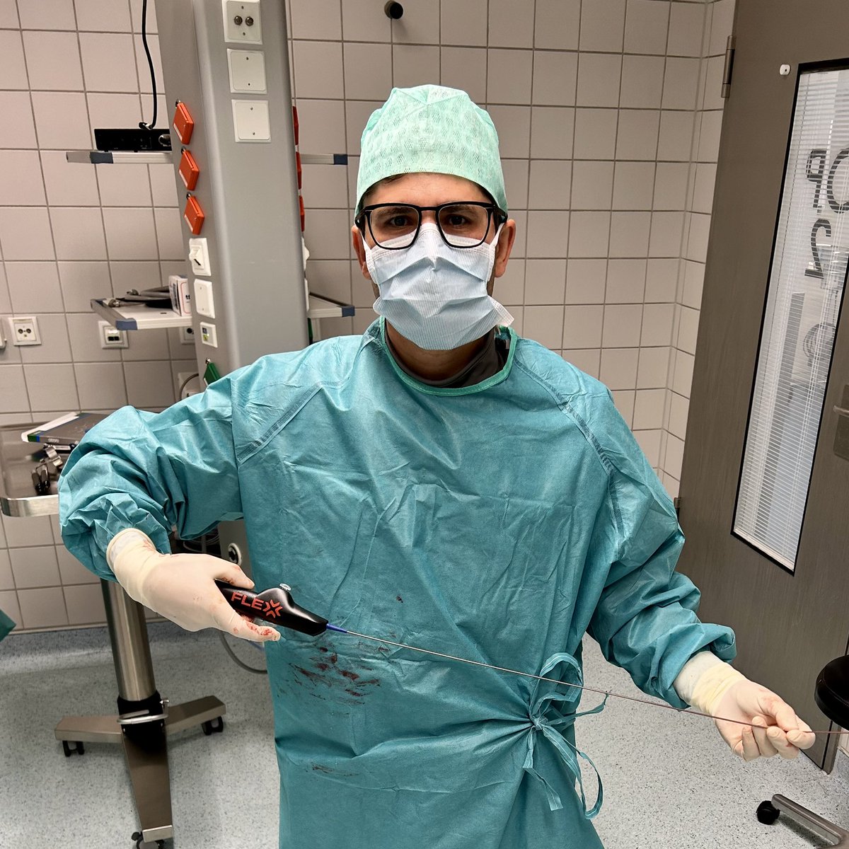 robshahverdyan's tweet photo. Live from #Hamburg #Asklepios #VascularAccessCenter: First cases in Europe 🇪🇺 of AVF treatment using the novel FLEX vessel preparation (@VMG_FLEX) device: excellent visualization with ultrasound, easy handling and great outcomes! More at Hamburg Dialysis Access Symposium Sep 8-9. https://t.co/1UjWsMAosR