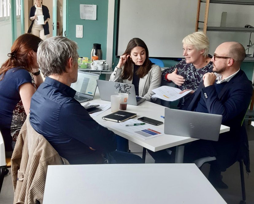 BorisVivo's tweet photo. 📌Travail collaboratif à @Canope_27 autour de la future offre de #formation 2023-2024

✔️Démarche itérative pour répondre aux besoins de la communauté éducative
✔️Consolidation de nos partenariats
✔️ Montée en compétences 

👏 Bravo à toutes les équipes @reseau_canope Normandie ! https://t.co/osIFiWhrL8