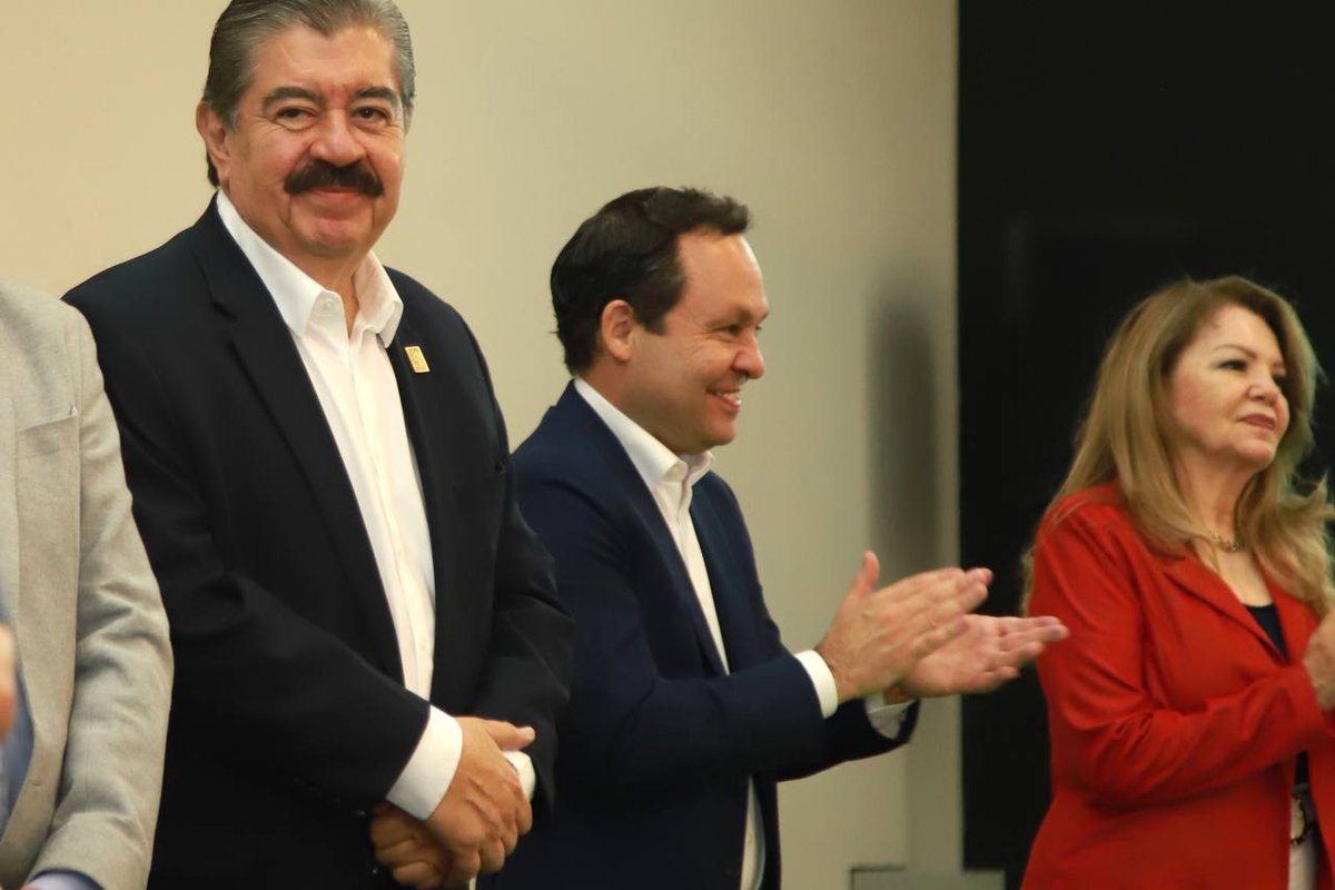 ClementeCH's tweet photo. Fue un gusto volver a saludar a mis amigas y amigos del Consejo Económico Empresarial de Jalisco y platicar sobre los retos que tenemos para fortalecer y seguir creciendo como estado. https://t.co/354WwMVST2