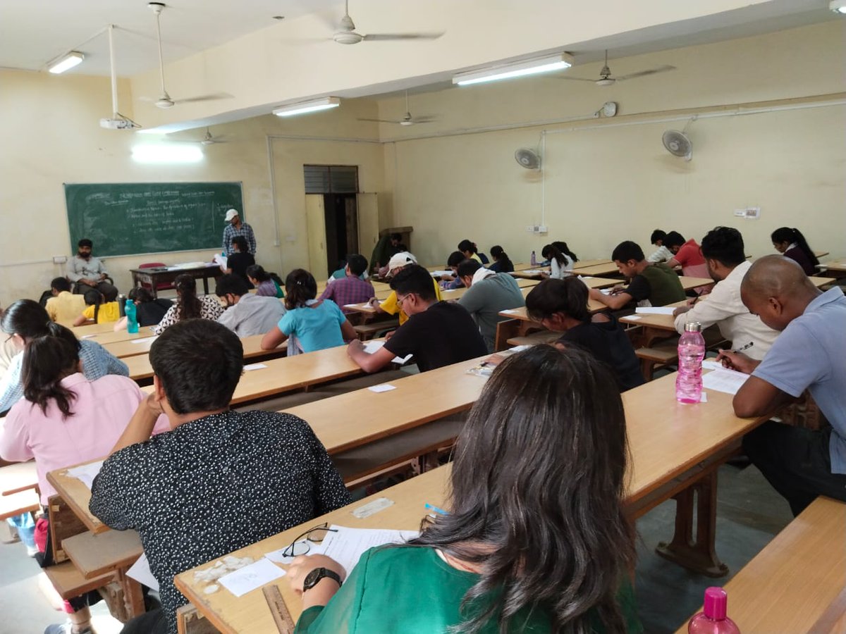 NSUI_BHU's tweet photo. Quiz and Essay competition in the memory of Pt. Jawaharlal Nehru was organised today by NSUI BHU UNIT.
Prize distribution for this event will be on 27th May.

#JawaharlalNehru #HindKaJawahar https://t.co/ZioNJ97HtB
