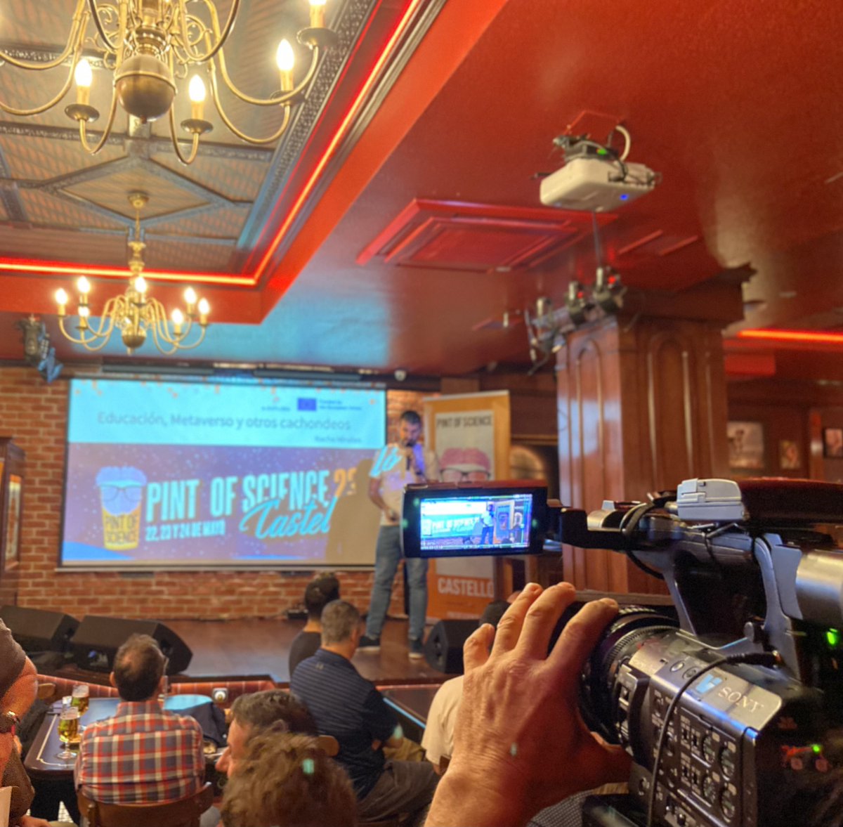 Who said #science can’t be fun? We all had so much fun talking about our project, #AugmentedReality, #VirtualReality, #Metaverse and how our research can transform the e-learning ecosystem. #Pint23ES #Pint23CAS
