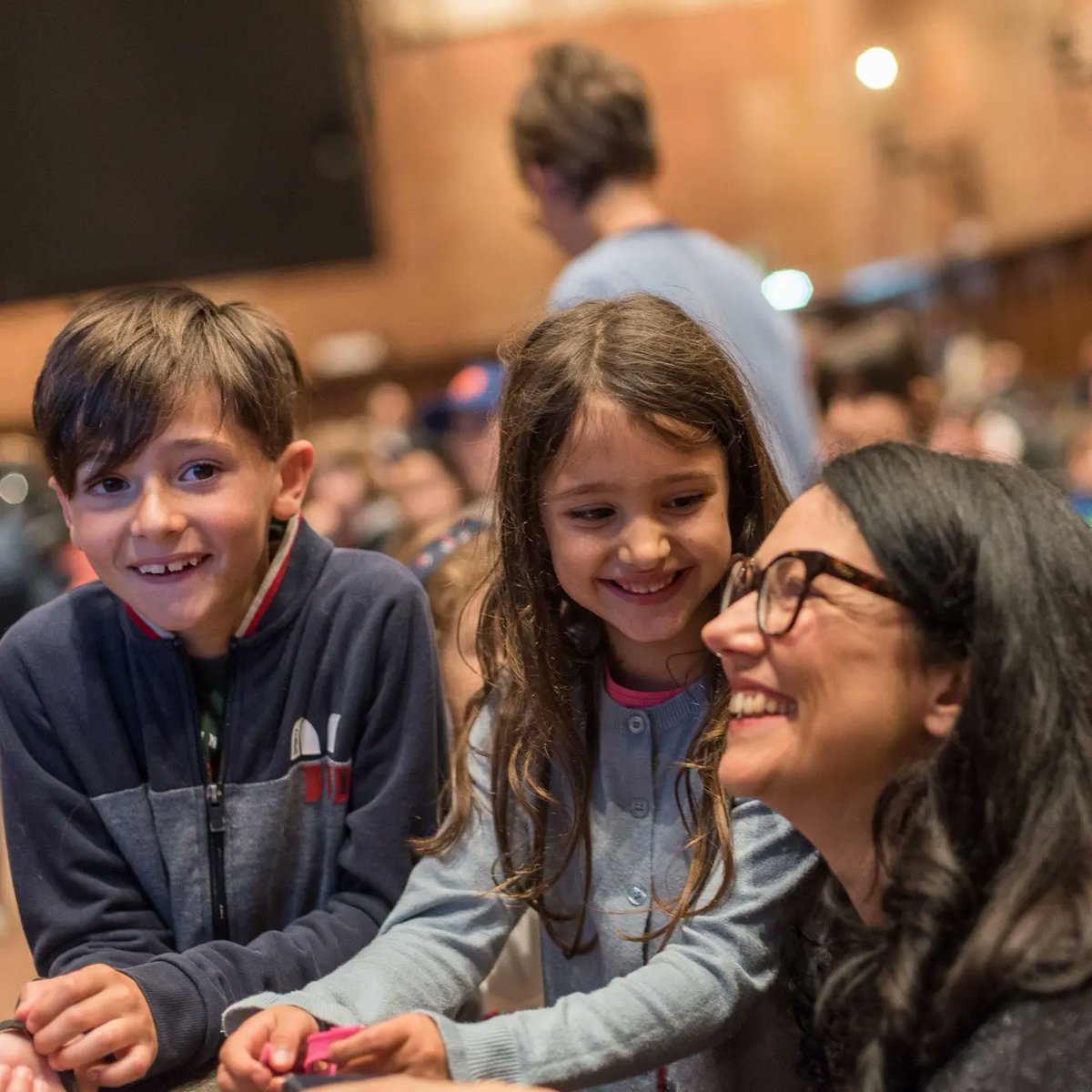 fcn_onlus's tweet image. 💫 #ABCDay Album dei Ricordi 🎁
L’illustratrice @valeria_belloro ha incantato i presenti con illustrazioni live, per mostrare ai piccoli come nascono i personaggi e come si animano attraverso la tecnologia.
#fondazionenovarese #abcdono #scuolaprimaria #bambini