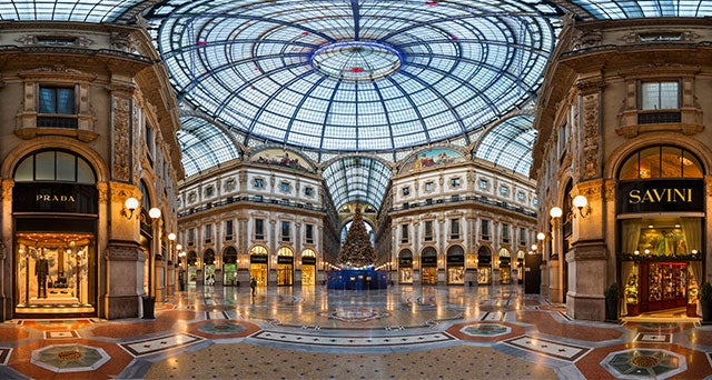 SIRyoung_IT's tweet photo. 4️⃣ Galleria Vittorio Emanuele II

Connecting #PiazzaDuomo to #PiazzadellaScala this is the Italy's oldest active shopping gallery with a stunning iron and glass roof✨. If you are curious 🔎 enough you might be able to find your way to the roof.
#SIRyoungaroundMilan
#EULAR2023 https://t.co/aDj5bKlNqA