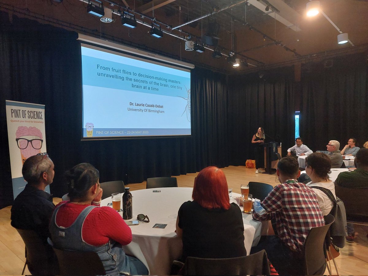 JessHawkinsChem's tweet photo. First talk tonight from Laurie @LaCzl How exciting! #pint23 @pintofscience https://t.co/3sx1R8tweg