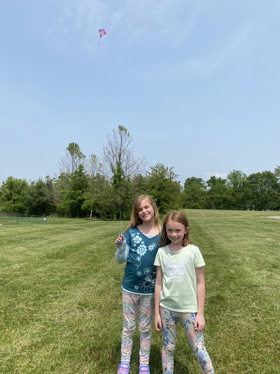 SalusKayla's tweet photo. We always look forward to K Day of our ABC Countdown to Summer!! Kite day!! 🪁 @TroxellShannon @HTShuskies https://t.co/9ATcY1IJoP