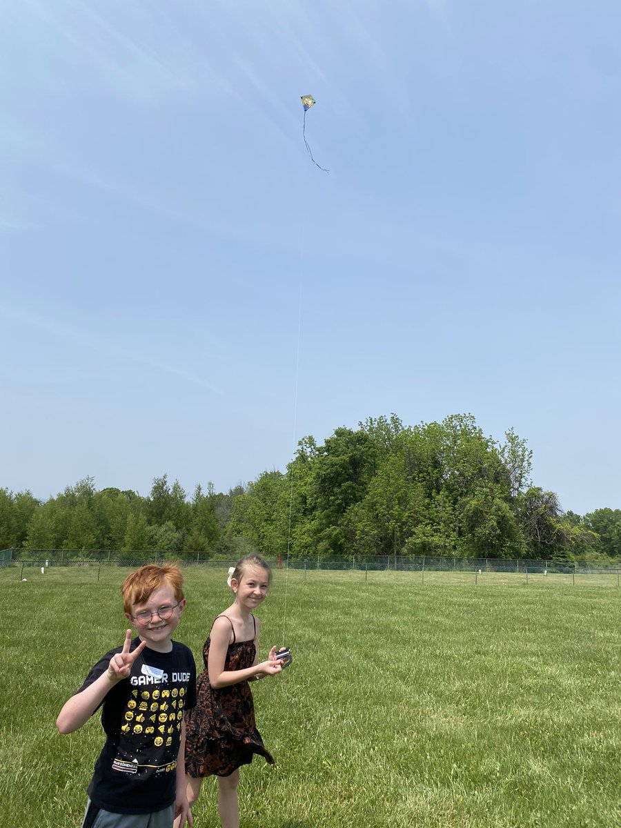 SalusKayla's tweet photo. We always look forward to K Day of our ABC Countdown to Summer!! Kite day!! 🪁 @TroxellShannon @HTShuskies https://t.co/9ATcY1IJoP