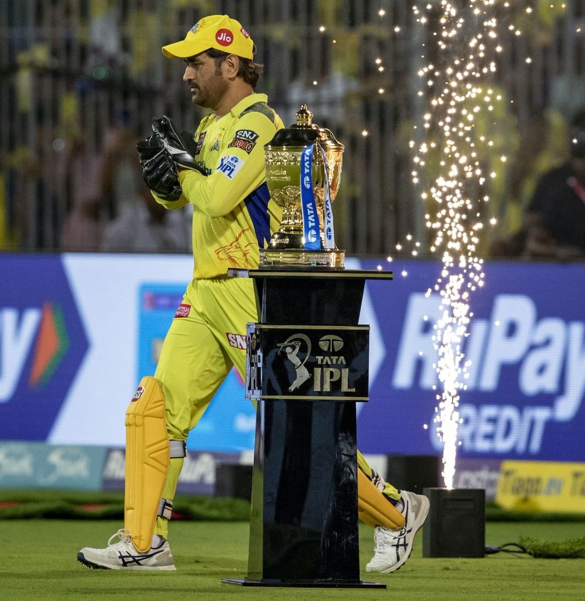 Into the finals!!!🥳💛👑...the only person who can lead a team with such bowling line up is MS DHONI 🐐👑..The Greatest Cricketer of all time!!!..you can't change my mind
#MSDhoni𓃵 #CSKvsGT #ChennaiSuperKings #RuturajGaikwad #IPLPlayOffs
