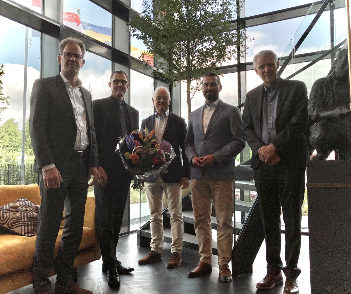 wolbert_meijer's tweet photo. Met College van BenW bij het vernieuwde #Bonfix op de #Hessenpoort geweest. Onder de indruk hoe Heerdenaar @MRvanBuul toonaangevend onderneemt in de wereld van fittingen voor de installatiebranche. Mooi die #Gelderse en #Heerdese vlag in het #Overijsselse #Zwolle!
@RegioZwolle https://t.co/EoSdvLg7dT