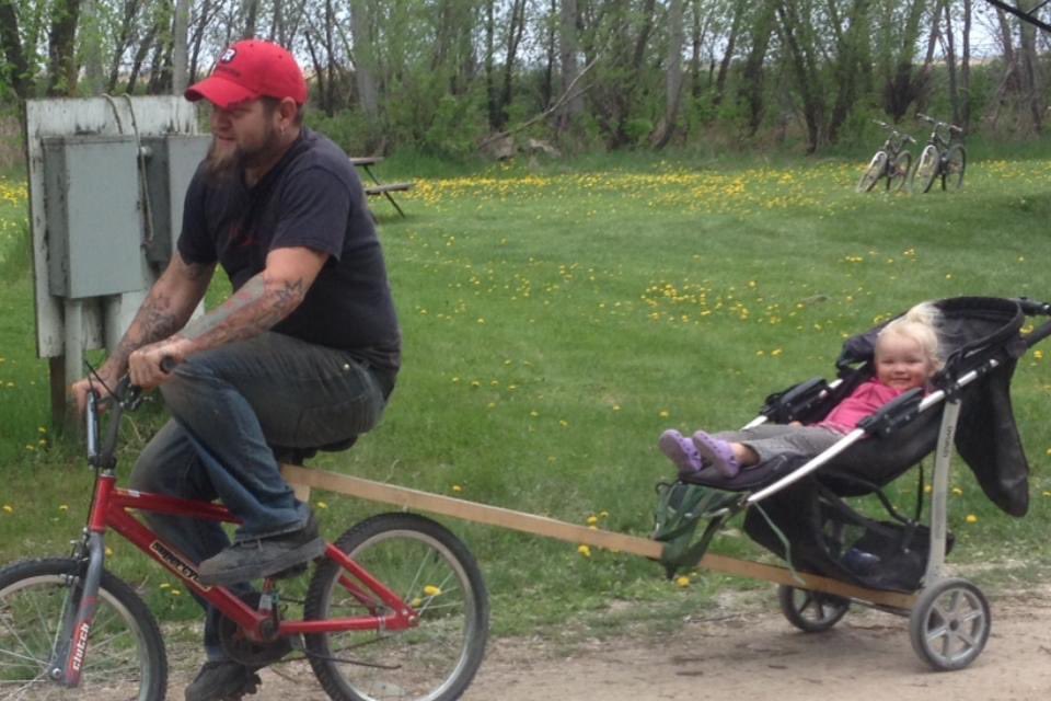 😂 that time many yrs ago @irish_pikey made a chariot for the lil one so she could go with all her big sisters on a bike ride at the lake.  😂 there’s always a way to make amazing memories even when dads a toxic trucker.  If you can’t find balance, that’s on you!