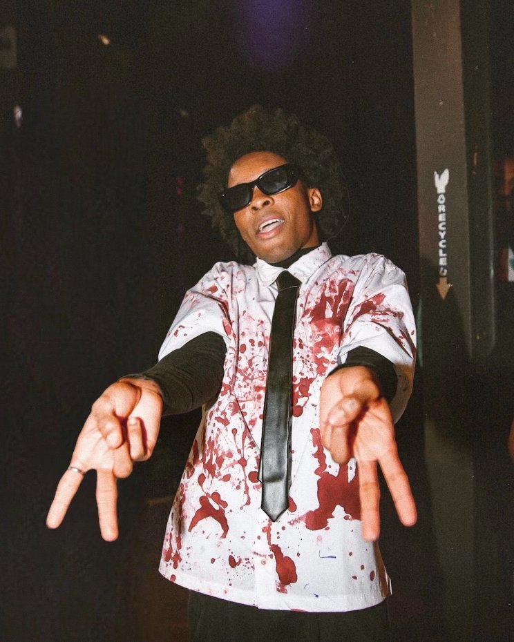 d4vddd's tweet image. now that IT4MI is finally revealed, i have 4️⃣ items i NEED you guys to show up with on tour. The d4vd VS. IT4MI pack is superrr limited SO GET IT NOW 🥀
[l!nk in replies]