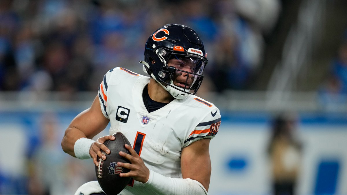 Who would you rather have as your QB this season?

❤️ for Jared Goff
🔁 for Justin Fields

#OnePride | #DaBears