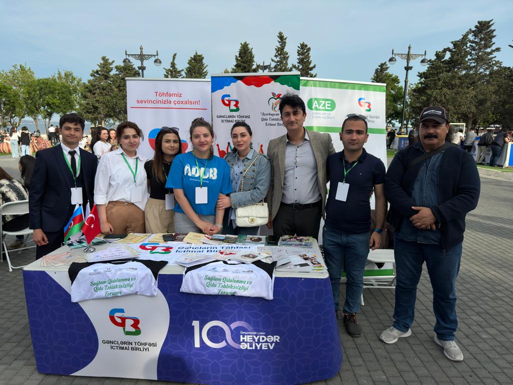 asim_veli's tweet image. "Heydər Əliyev ili" çərçivəsində Azərbaycan Respublikasının Gənclər və İdman Nazirliyi və Azərbaycan Gənclər Fondu birgə təşkilatçılığı ilə təşkil olunan "Gənclər Festivalı"nda Gənclərin Töhfəsi İ.B. stendindən görüntülər... 😊✌️
#GənclərFestivalı2023 #GTİB2023 #AzGF #ARGİN