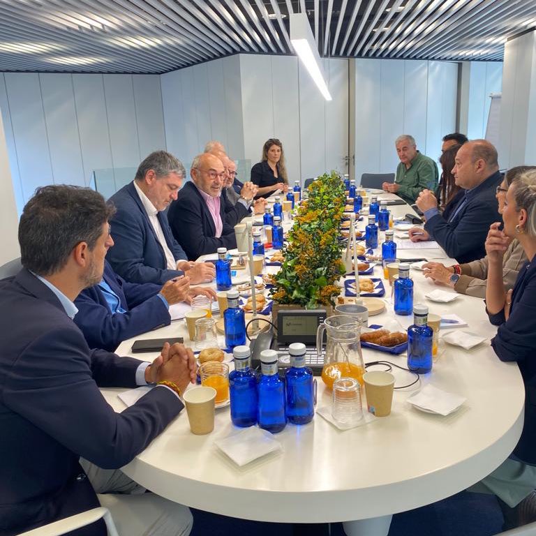 Carles Ruiz Novella /❤️ (@carlosruiztwitt) on Twitter photo Avui he tingut ocasió de presentar les propostes socialistes <a href="/pscviladecans/">PSC Viladecans /❤️</a> per als propers anys amb el Club d’Empresaris de Viladecans <a href="/CEViladecans/">Club Empresarial de Viladecans</a>. Ha estat un plaer compartir com seguirem fent créixer l’ocupació i l’atracció d’empreses (…) Avui he tingut ocasió de presentar les propostes socialistes <a href="/pscviladecans/">PSC Viladecans /❤️</a> per als propers anys amb el Club d’Empresaris de Viladecans <a href="/CEViladecans/">Club Empresarial de Viladecans</a>. Ha estat un plaer compartir com seguirem fent créixer l’ocupació i l’atracció d’empreses (…)