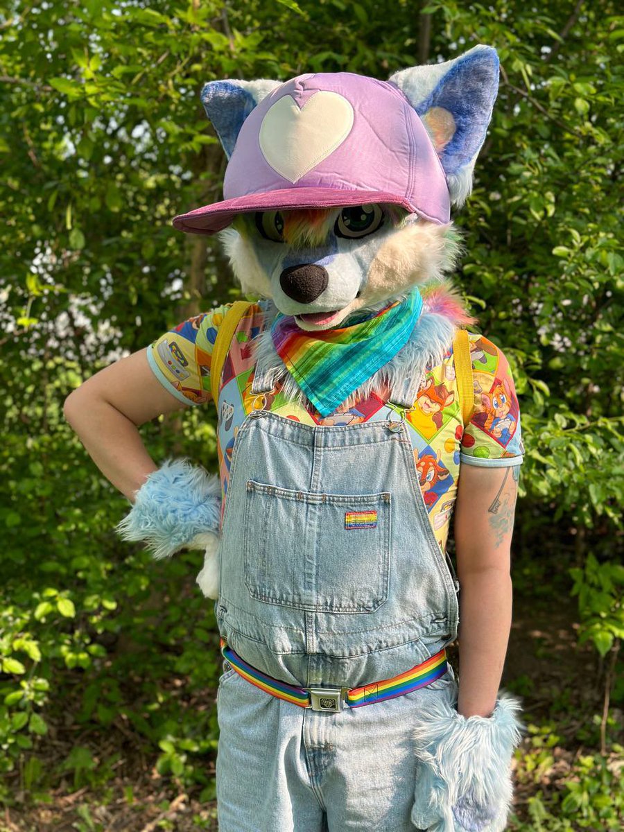 The hat is here!!! Thank you for making it <a href="/lobitoworks/">@lobitoworks.bsky.social</a> ❤️