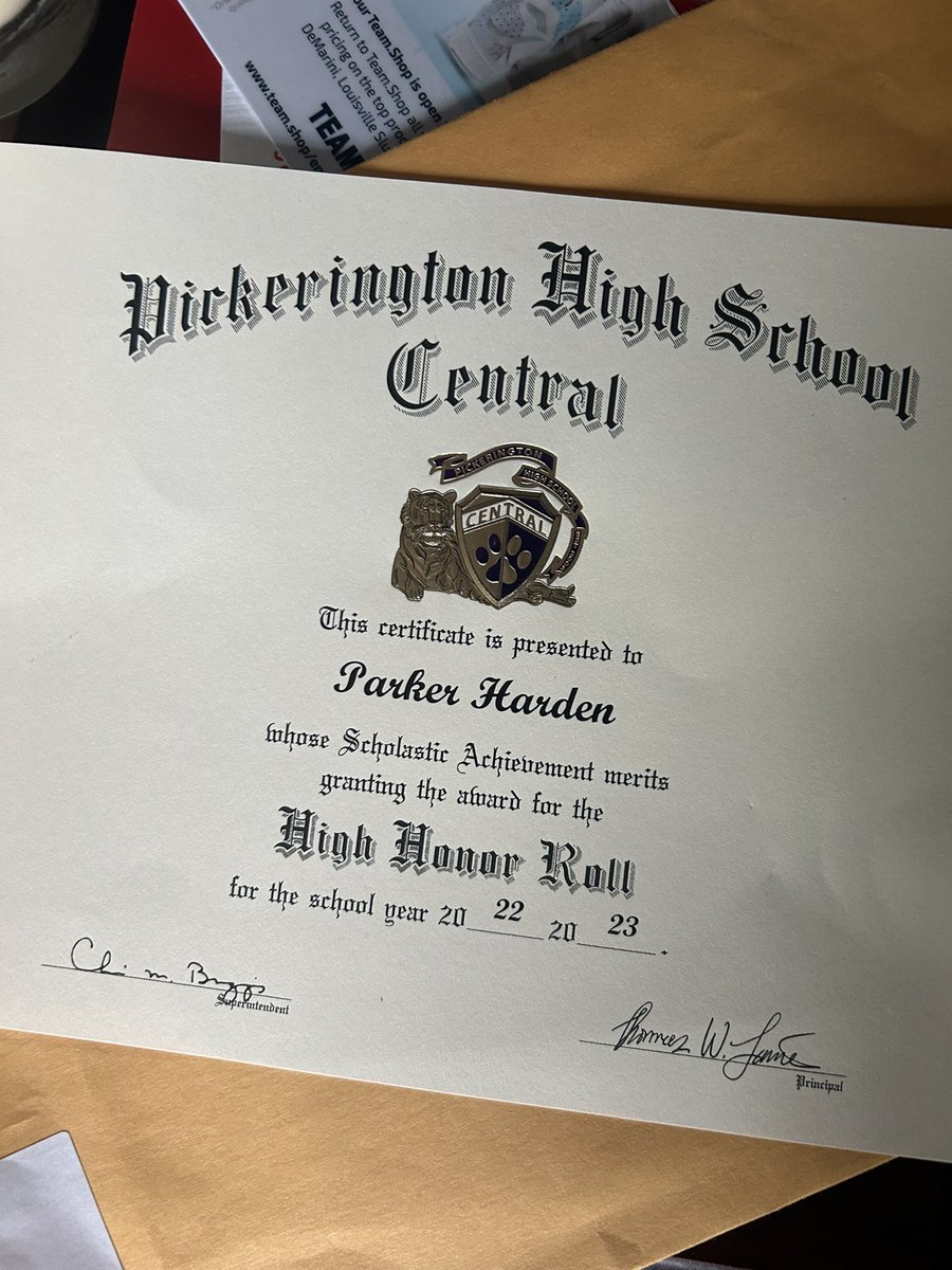 Beyond honored to have been named as a High Honor Roll student for this school year! @PCtigerfootball @TheCoachHolman @CoachCushing @OLINEPRIDE @CoachJoeRudolph @cblackshear @AmourManrey75 @CoachCKap @Coach_SMoore @CoachJFrye @CoachLup @CoachAAtkins