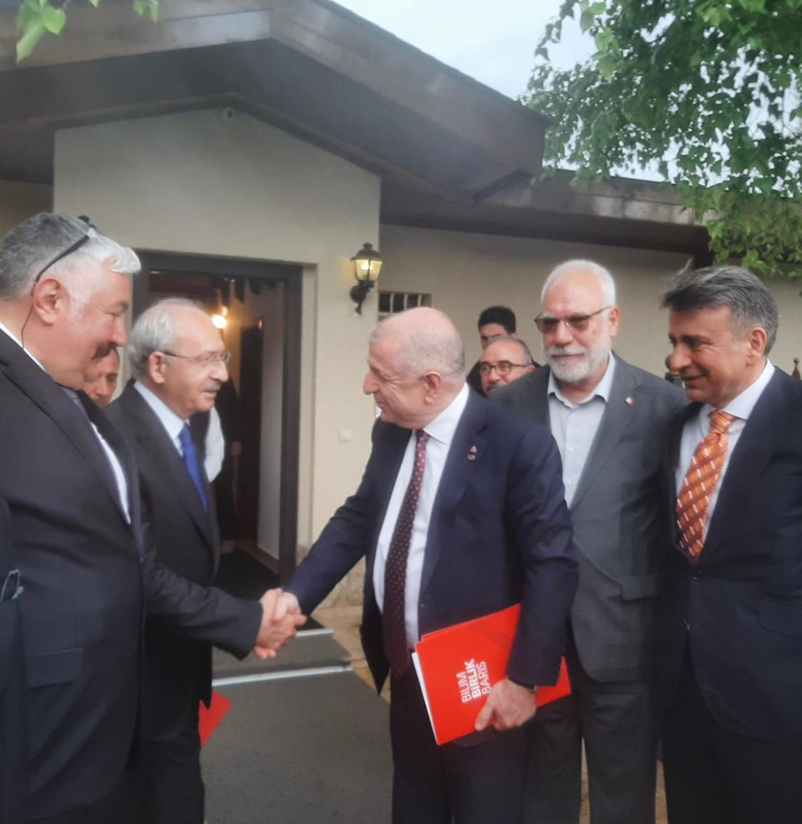 Sürtükler saf değiştirirken bazıları doğruyu görmüş olabilir. 
Ne dersiniz?
Hayırlı olsun diyelim mi ?