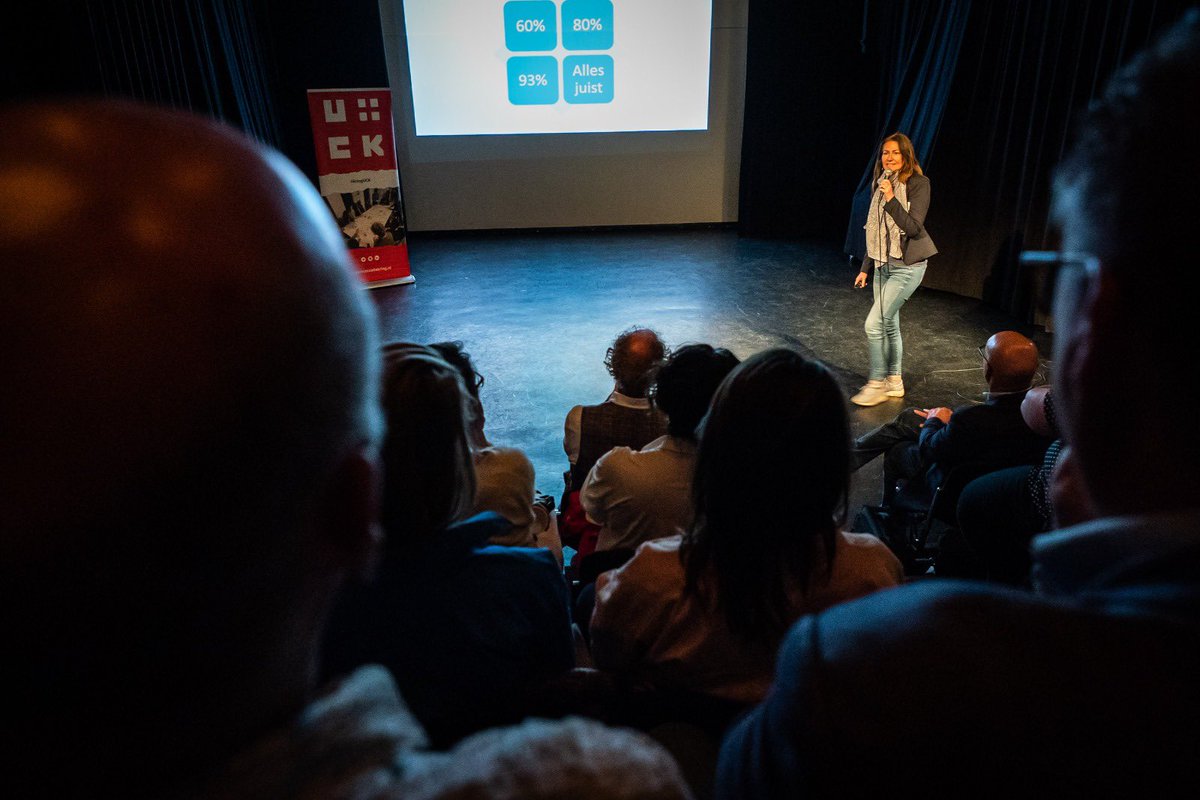 KringUCK's tweet image. Het huzarenstukje van de #kringuck is het bijna jaarlijks terugkerende en inspirerende Lightning Talks. 7 uck-leden met 7 verhalen inspireren vanavond vakgenoten over hun werk of wat hen verder bezighoudt. Een topbijeenkomst in theater #ZIMIHC #utrecht #mooinetwerk #communicatie