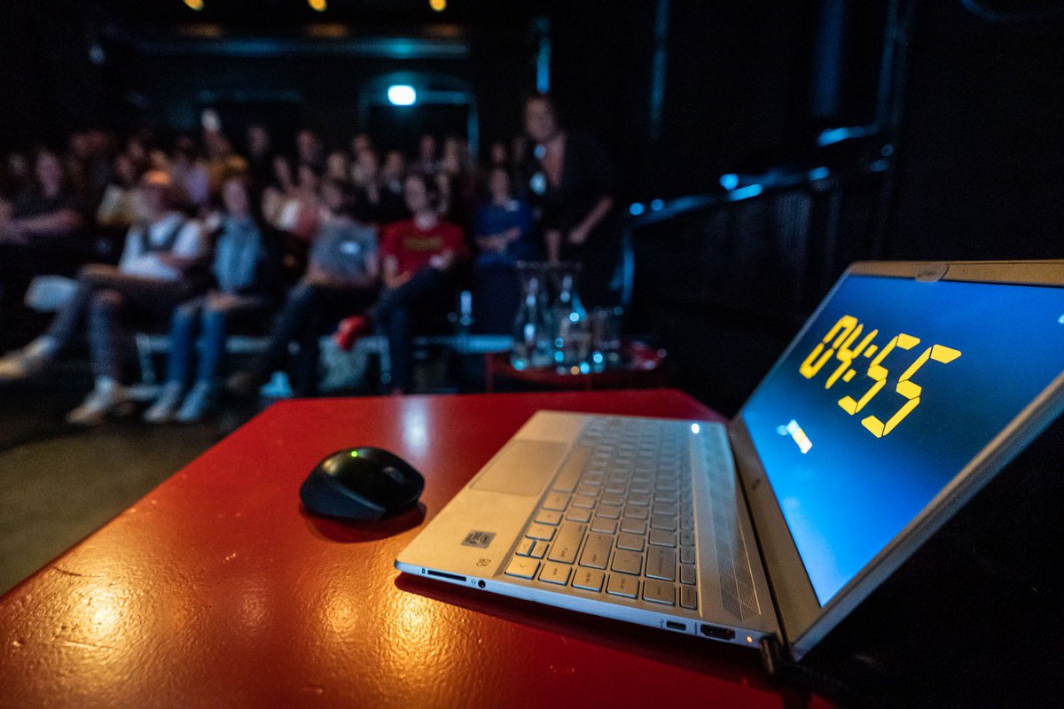 KringUCK's tweet image. Het huzarenstukje van de #kringuck is het bijna jaarlijks terugkerende en inspirerende Lightning Talks. 7 uck-leden met 7 verhalen inspireren vanavond vakgenoten over hun werk of wat hen verder bezighoudt. Een topbijeenkomst in theater #ZIMIHC #utrecht #mooinetwerk #communicatie