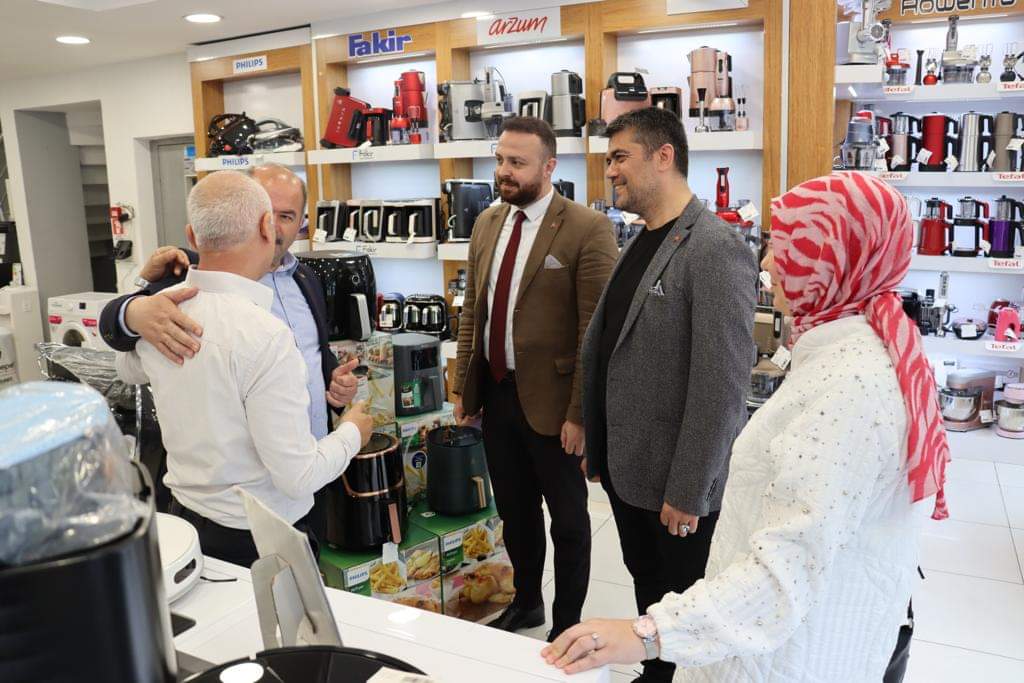 AK Kadın Tekirdağ🇹🇷🇹🇷 (@akkadintekirdag) on Twitter photo İl Başk.<a href="/av_aligumus/">ALİ GÜMÜŞ</a> , Başkanımız <a href="/nihalerdogan19/">Nihal Erdoğan 🇹🇷</a> ,
#28Mayıs Cumhurbaşkanlığı Seçim çalışmaları çerçevesinde, Cumhur İttifakımızın kıymetli ortakları ,<a href="/spasabld/">Süleymanpaşa Belediyesi</a> Başk.<a href="/CuneyttYuksell/">Cüneyt Yüksel</a> , <a href="/Suleymanpsailce/">AK Parti Süleymanpaşa İlçe Başkanlığı | Tekirdağ</a> Başk.<a href="/sezayicetin59/">Sezayi Çetin</a> ve teşkilat mensuplarımızla esnafımıza ziyaretde bulunduk İl Başk.<a href="/av_aligumus/">ALİ GÜMÜŞ</a> , Başkanımız <a href="/nihalerdogan19/">Nihal Erdoğan 🇹🇷</a> ,
#28Mayıs Cumhurbaşkanlığı Seçim çalışmaları çerçevesinde, Cumhur İttifakımızın kıymetli ortakları ,<a href="/spasabld/">Süleymanpaşa Belediyesi</a> Başk.<a href="/CuneyttYuksell/">Cüneyt Yüksel</a> , <a href="/Suleymanpsailce/">AK Parti Süleymanpaşa İlçe Başkanlığı | Tekirdağ</a> Başk.<a href="/sezayicetin59/">Sezayi Çetin</a> ve teşkilat mensuplarımızla esnafımıza ziyaretde bulunduk