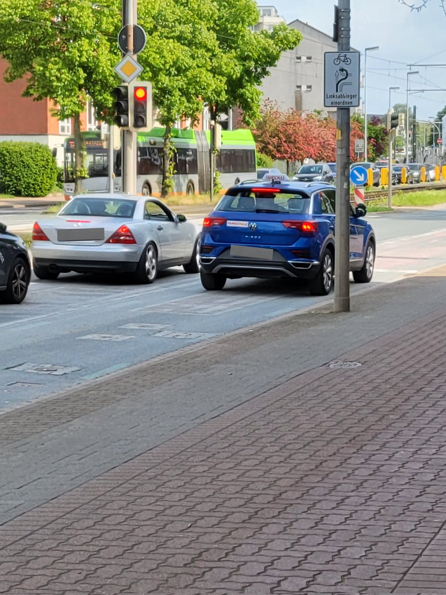 Ohne Worte....
Gibt es keine mindest Standards bei der Qualität der Fahrschulen? <a href="/hannover/">Stadt Hannover</a>