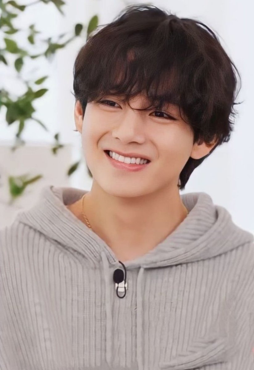 تو باید همیشه بخندی عزیز دلم. من به قربون خنده‌های قشنگت برم 

Free taehyung
Recpect taehyung
we love you taehyung
