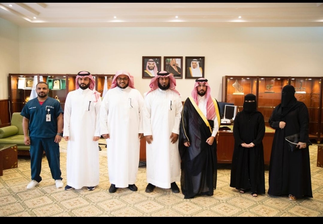 alsaih7's tweet photo. سمو محافظ #الخرج يستقبل
مدير معهد ريادة الوطني بالمحافظة

استقبل صاحب السمو الملكي الأمير
فهد بن محمد بن سعد بن عبدالعزيز ال سعود محافظ #الخرج بمكتبه اليوم الثلاثاء
الموافق ١٤٤٤/١١/٠٣هـ مدير معهد ريادة الأعمال الوطني بالمحافظة
المهندس سامي بن علي المكاوني
يرافقة عدد من الرياديين https://t.co/pUCiyjhDTa