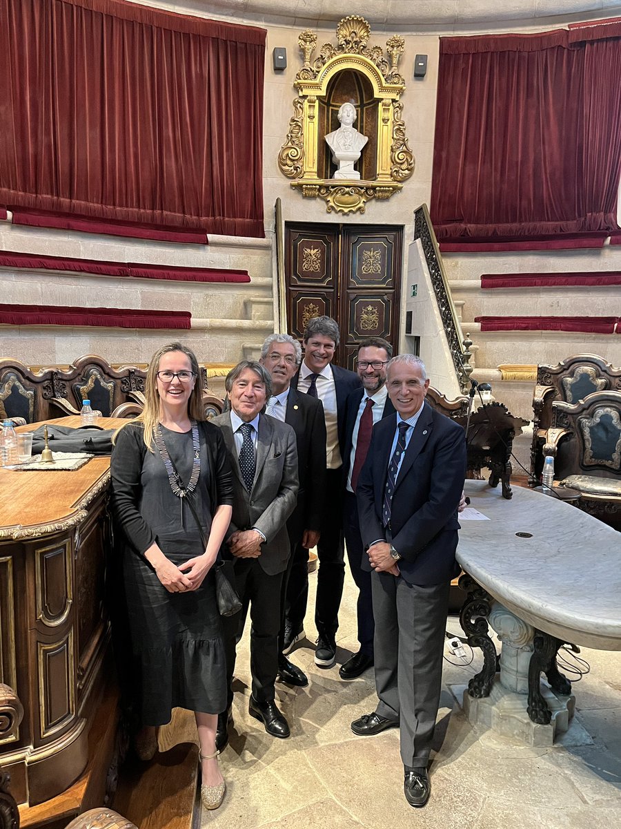 mireiamusquera's tweet photo. Gran sessio a la reial academia de medicina I Cirurgia de Catalunya. Amb el professor Laureano Fernández-cruz. Sobre edatisme. Grans presentacions. Dr. Juan Fernández candil, Dr. Luis grande, Dr. Manel Castella i dr Francesc palliso. #reial academia medicina Catalunya https://t.co/hAy6zhlryW