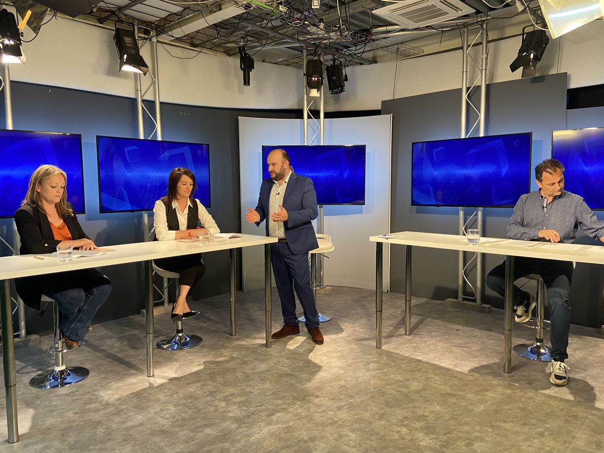 A punt de començar 👇🏻

💬 El Debat: Consell de Formentera 
21:00h

📲 teftv.com/la-tef-en-dire…