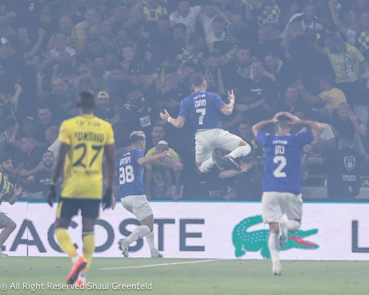 BabaGol_'s tweet photo. 🇲🇩 Ion Nicolaescu's goal separates between the two sides at the break. Beitar is leading 1-0
🇮🇱 #StateCupFinal
📸 Great photos by @shaulig https://t.co/vK1Om9dhxl