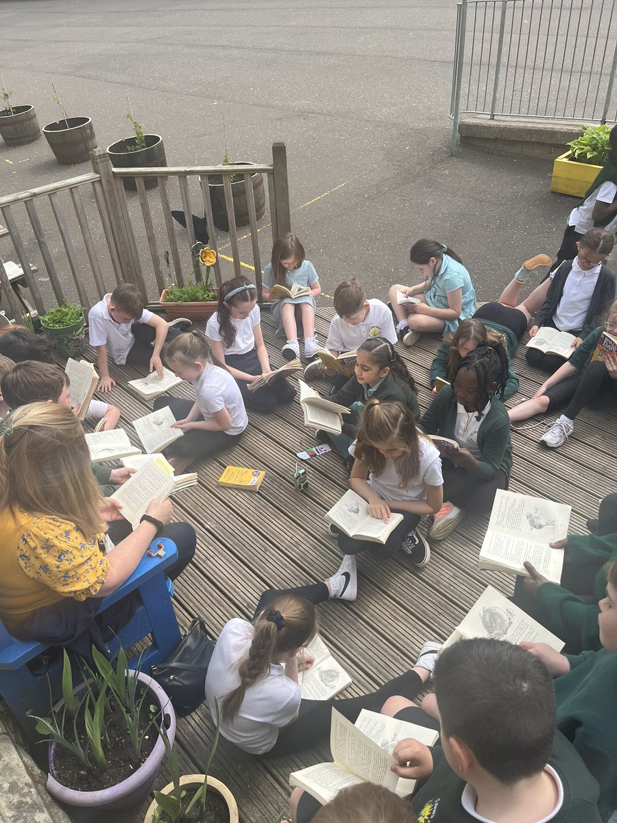 P4 used @RosieVeronica2 garden to do some reading last week. The perfect place #RosiesRascalsForever 💙💛🦋