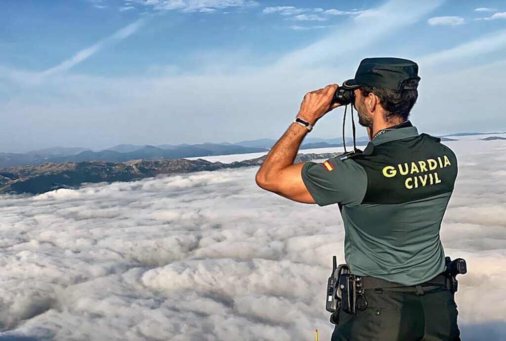 espana24PL's tweet photo. Co to Jest Hiszpańska Guardia Civil? Wśród różnych Sił i Korpusów Bezpieczeństwa w Hiszpanii, Policja Narodowa i Guardia Civil są najważniejszymi jednostkami.....https://t.co/gATHevonI9

#Hiszpania #GuardiaCivil #torrevieja24 https://t.co/5T0C3O0OLi