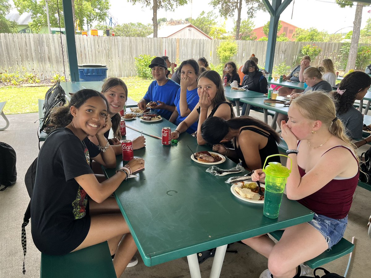 AJBtoroband's tweet image. More lunch shenanigans!
#SixFlags #SpringTrip #WorkHardPlayHard