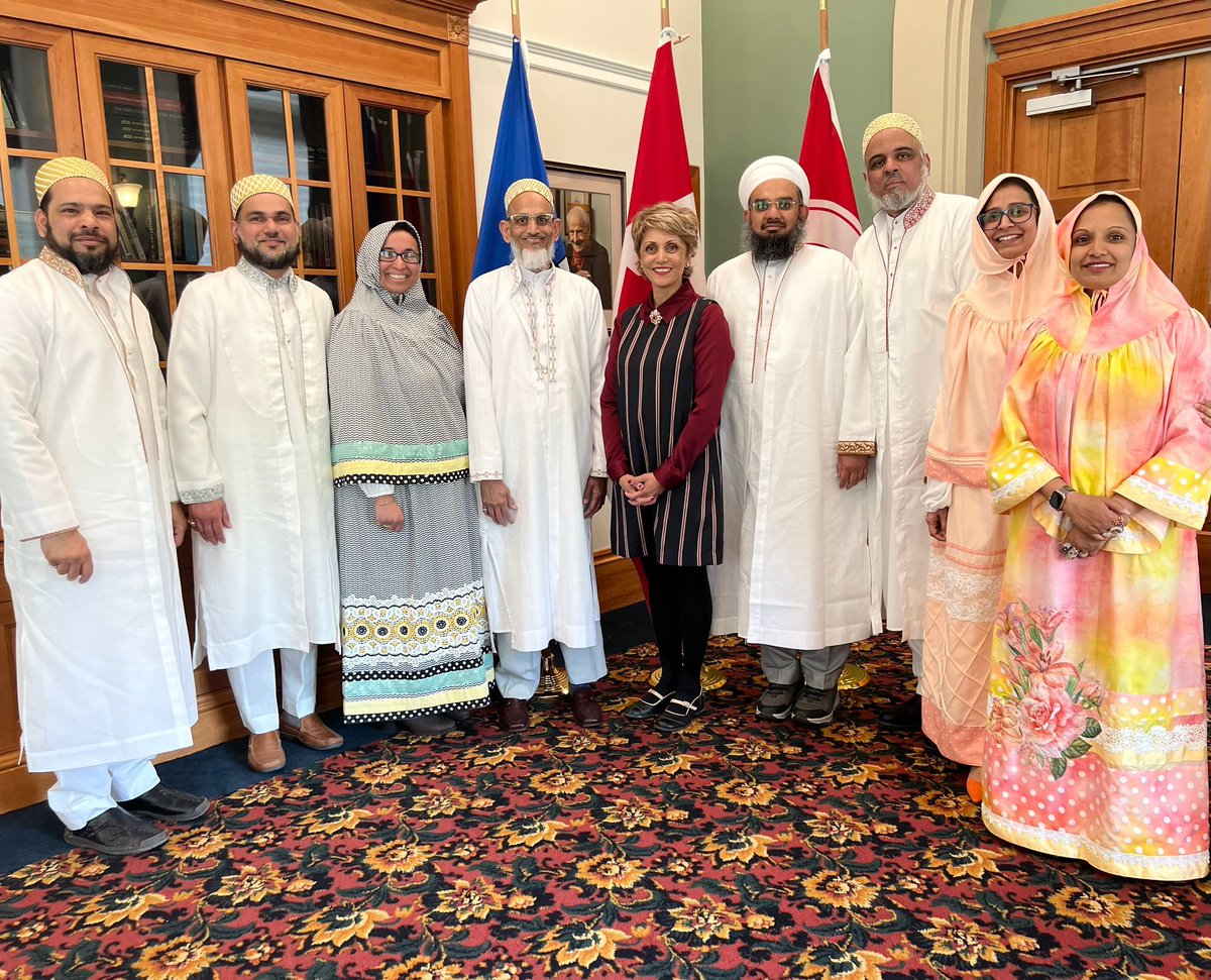Bohras_Canada's tweet photo. The #Calgary #DawoodiBohra community was honored to meet @JyotiGondek, Mayor of Calgary for the very first time. We are grateful for the opportunity to discuss community initiatives &amp; building a brighter future together, &amp; we appreciate your dedication to making our city thrive. https://t.co/trC7oz8Ygh