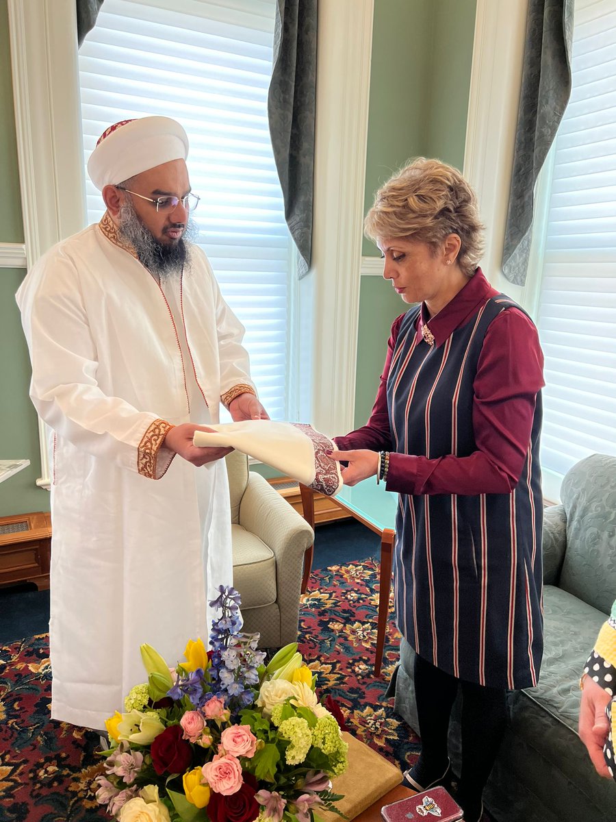 Bohras_Canada's tweet photo. The #Calgary #DawoodiBohra community was honored to meet @JyotiGondek, Mayor of Calgary for the very first time. We are grateful for the opportunity to discuss community initiatives &amp; building a brighter future together, &amp; we appreciate your dedication to making our city thrive. https://t.co/trC7oz8Ygh