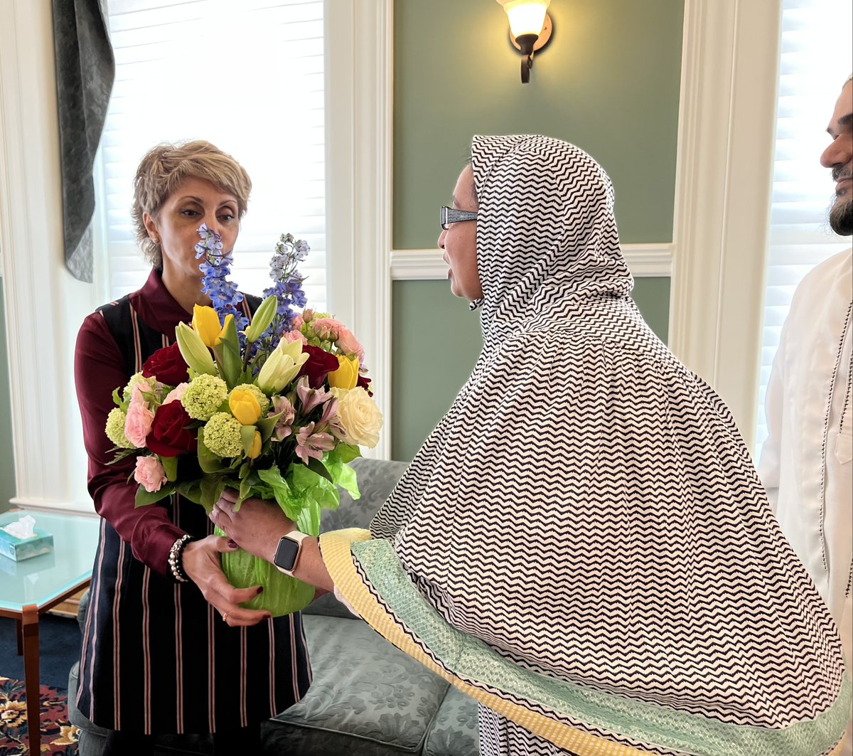 Bohras_Canada's tweet photo. The #Calgary #DawoodiBohra community was honored to meet @JyotiGondek, Mayor of Calgary for the very first time. We are grateful for the opportunity to discuss community initiatives &amp; building a brighter future together, &amp; we appreciate your dedication to making our city thrive. https://t.co/trC7oz8Ygh