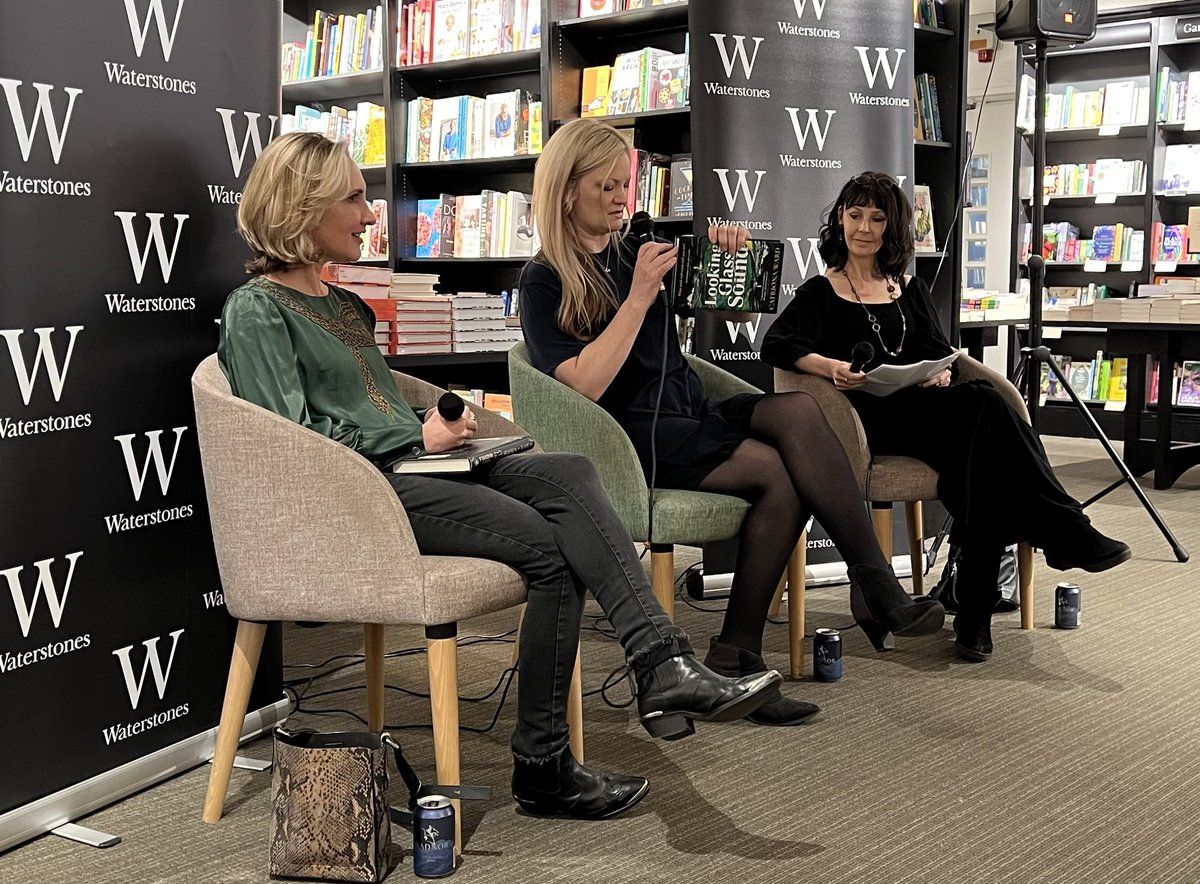 ‘The Gothic is not a genre, it’s a virus…’

Excellent evening with @Catrionaward & @Anna_Mazz thoughtfully interviewed by @essiefox about #LookingGlassSound & #TheHouseofWhispers 

Thanks to @WaterstonesTraf 🖤