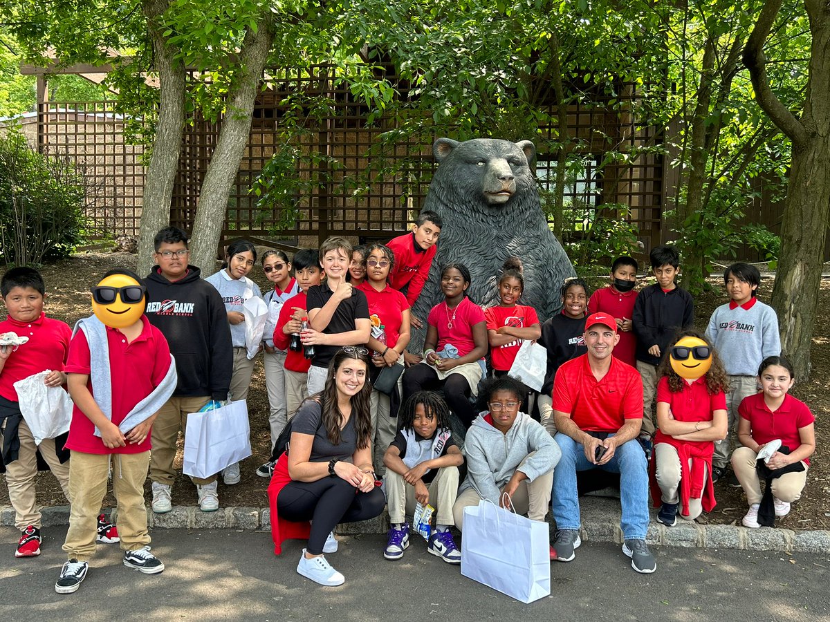 MissLoCascio's tweet photo. We had such a fun time visiting the animals at the @TurtleBackZoo ! 🦒🦁🐢@RBMSadranovitz @rbmsROCKETS https://t.co/HxiZC4UWbQ