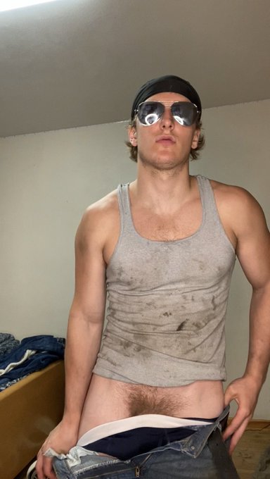 Wanna join me in the shower? 💦 https://t.co/i29OISXCz6