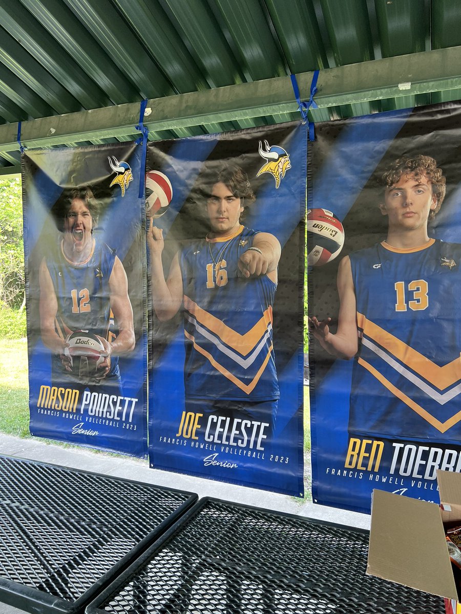 Congrats to our seniors on their last day of school! 🏐💙💛